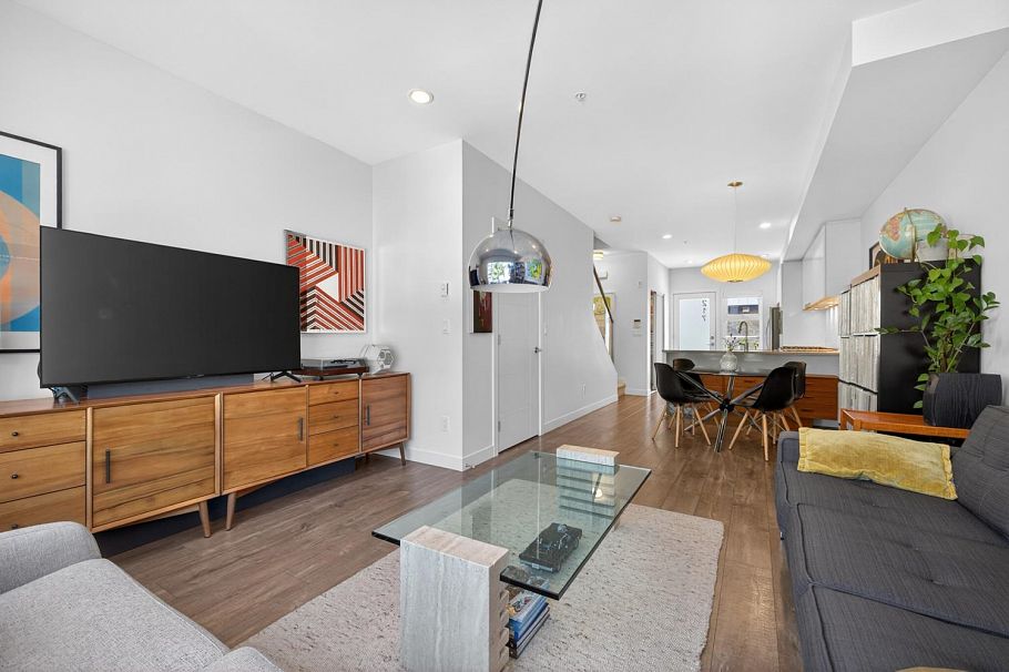 217 455 E 16th Avenue Vancouver, BC - 4