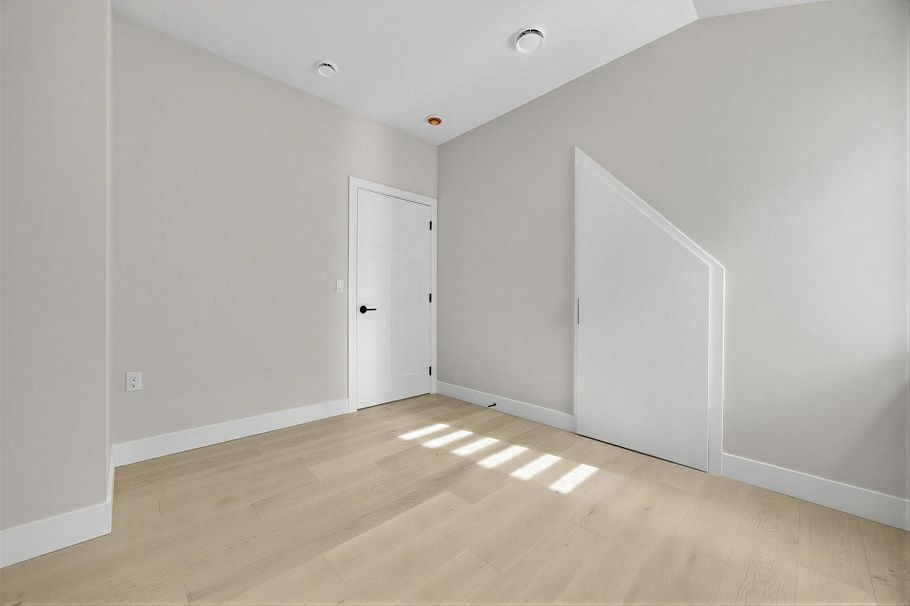 2170 Adanac Street Vancouver, BC - 18