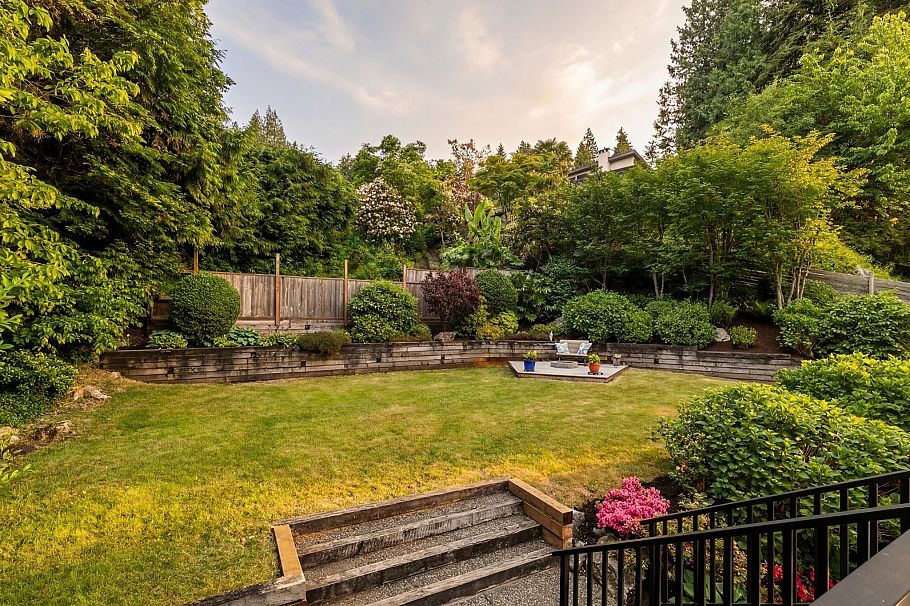 1438 Mcnair Drive North Vancouver, BC - 26