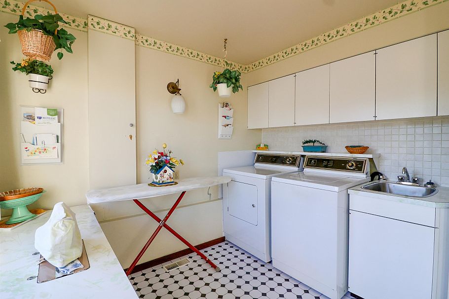 6816 Ontario Street Vancouver, BC - 9