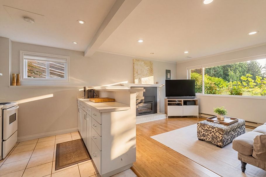 1438 Mcnair Drive North Vancouver, BC - 23