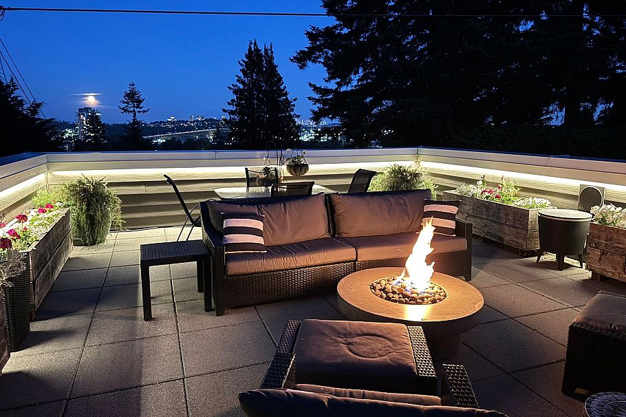 1225 Adderley Street North Vancouver, BC - 32