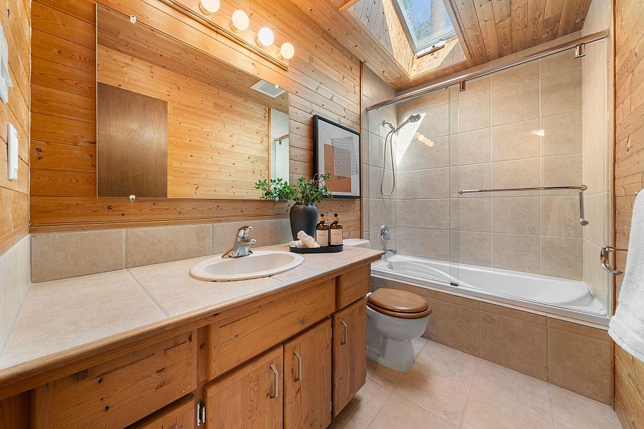 2297 Bowser Avenue North Vancouver, BC - 33