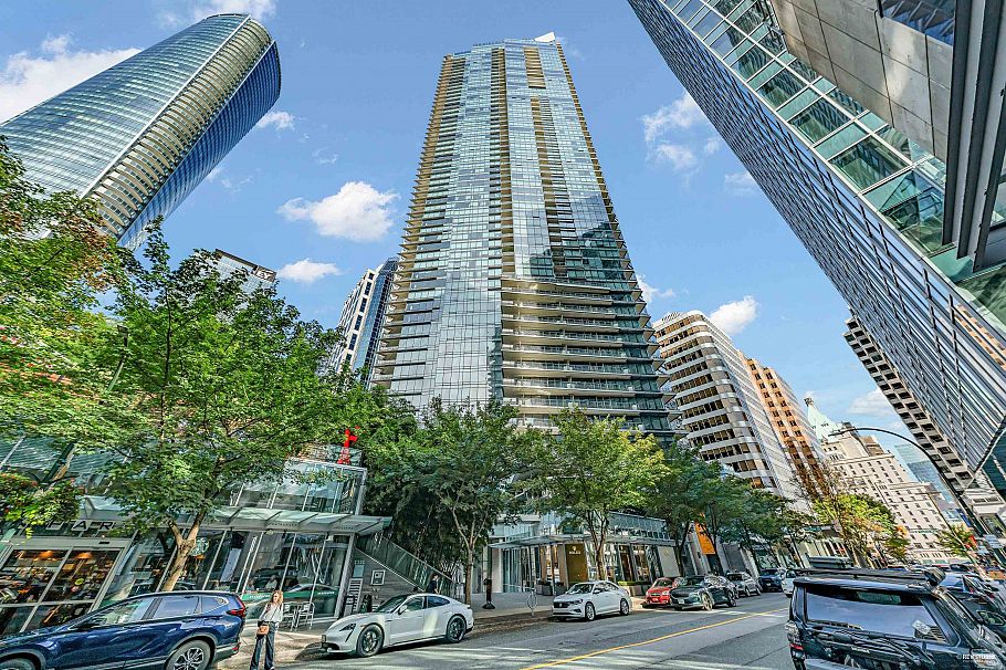 2407 1111 Alberni Street Vancouver, BC - 1