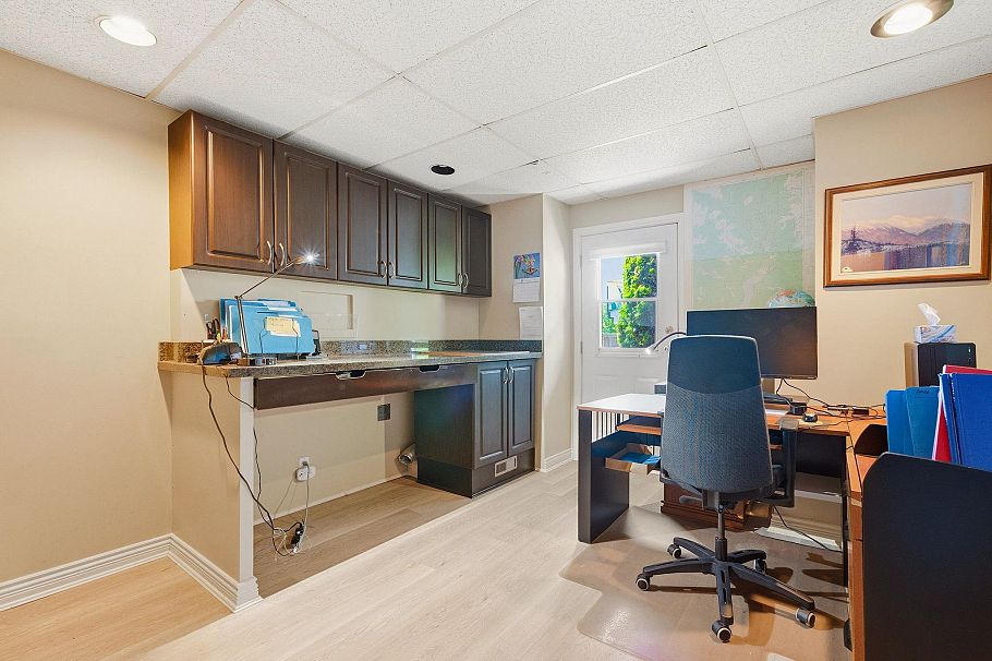 4015 Cummins Place North Vancouver, BC - 33