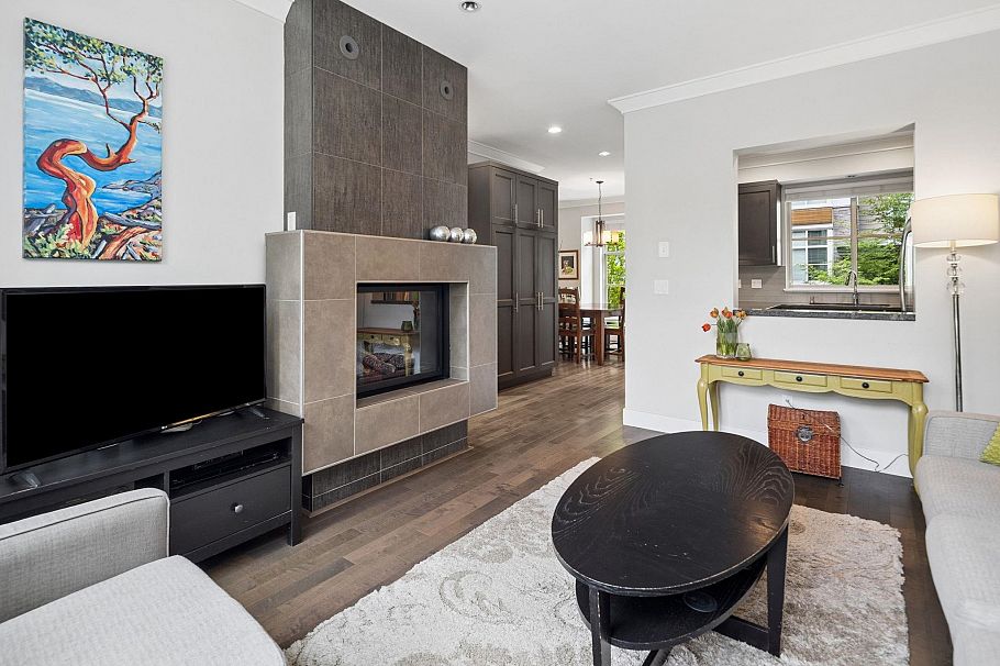 2 3025 Baird Road North Vancouver, BC - 12