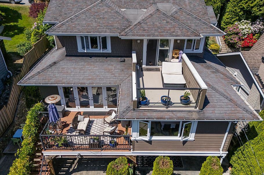1225 Adderley Street North Vancouver, BC - 34