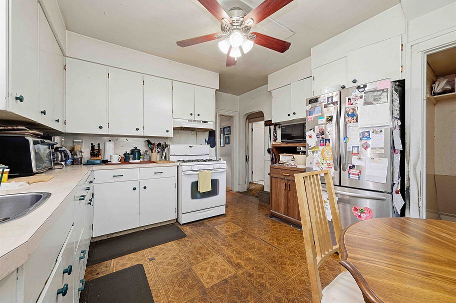 423 E 37th Avenue Vancouver, BC - 10