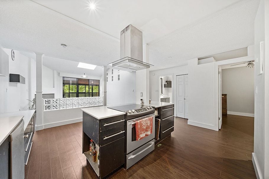 304 141 W 13th Street North Vancouver, BC - 8