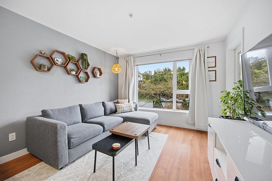 209 221 E 3rd Street North Vancouver, BC - 2