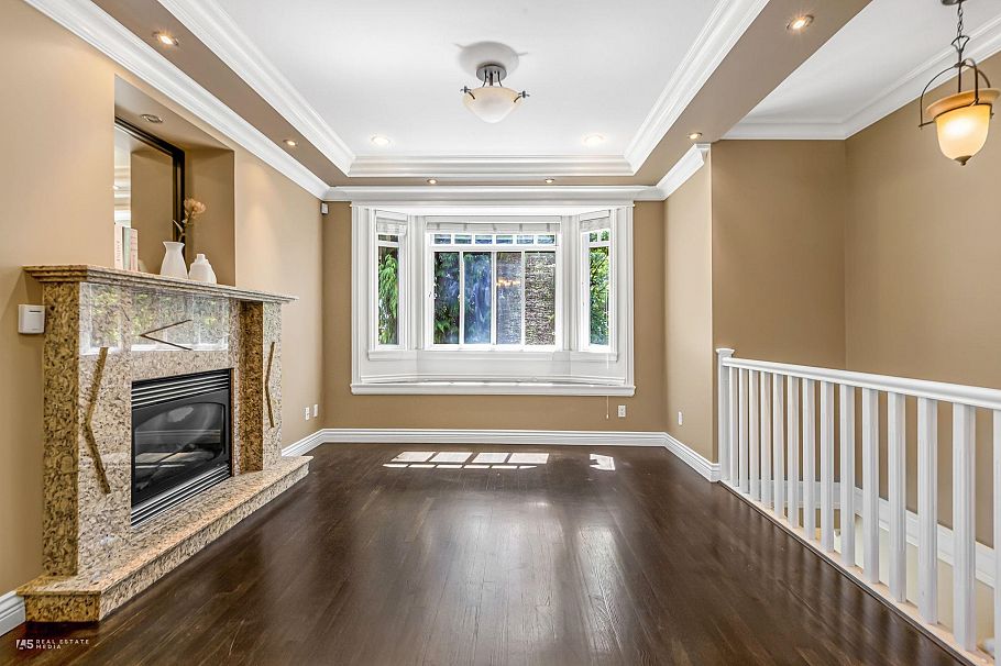 295 W 63rd Avenue Vancouver, BC - 3