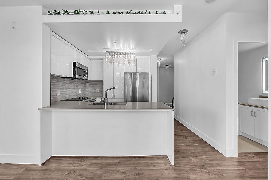 802 158 W 13th Street North Vancouver, BC - 10