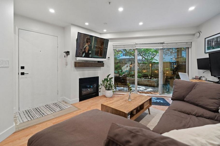 C2 332 Lonsdale Avenue North Vancouver, BC - 3