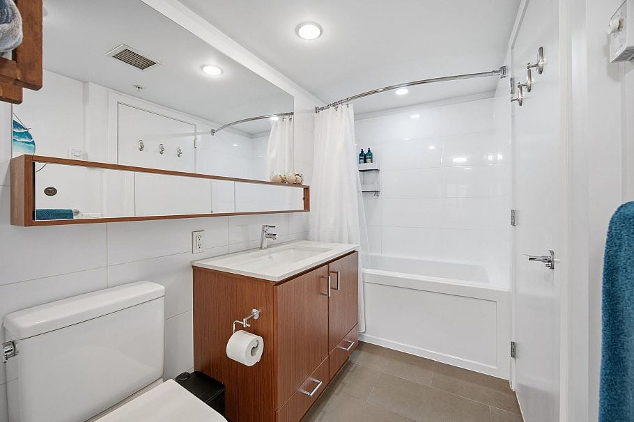 209 221 E 3rd Street North Vancouver, BC - 16