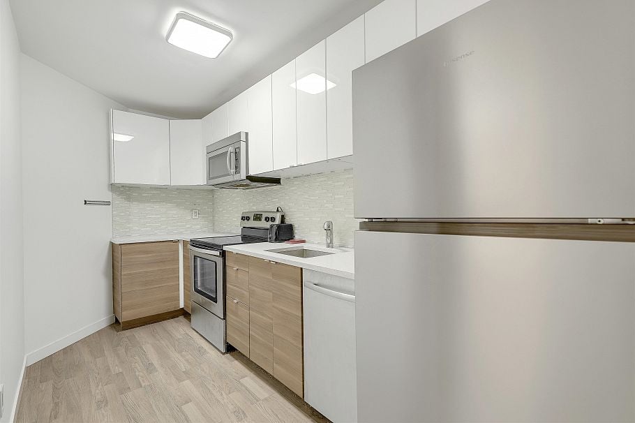 208 1106 Pacific Street Vancouver, BC - 8