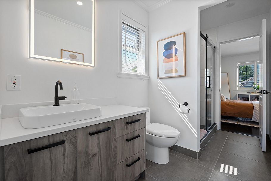 917 Wavertree Road North Vancouver, BC - 34