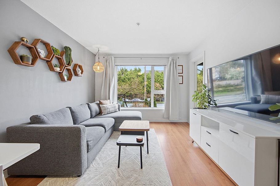 209 221 E 3rd Street North Vancouver, BC - 9