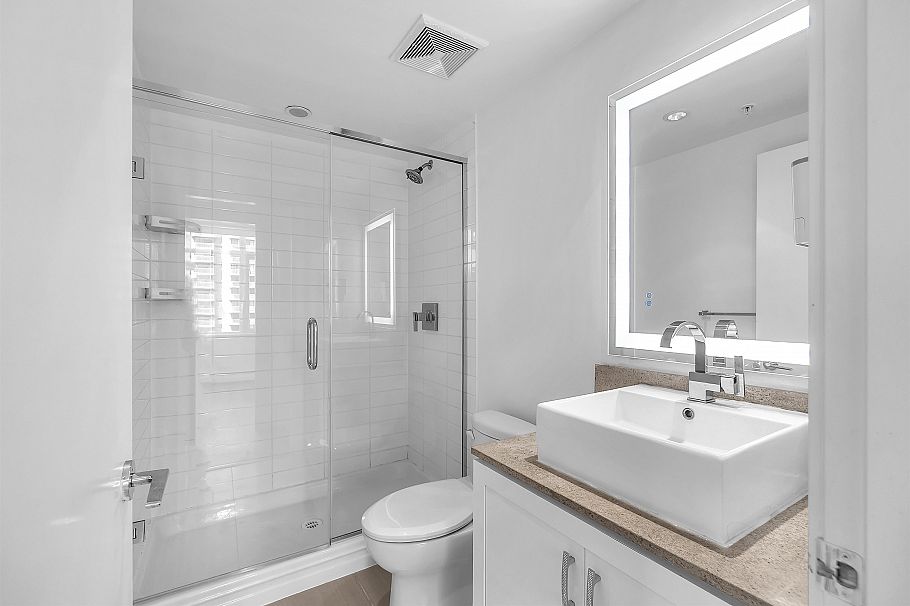 802 158 W 13th Street North Vancouver, BC - 19