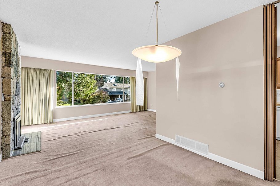 1110 Lodge Road North Vancouver, BC - 9