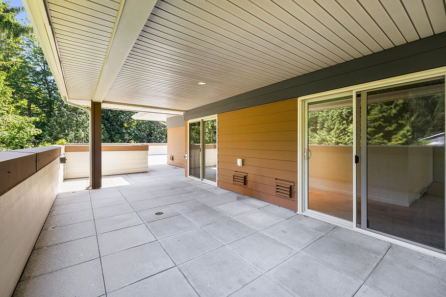 PH2 2832 Capilano Road North Vancouver, BC - 18