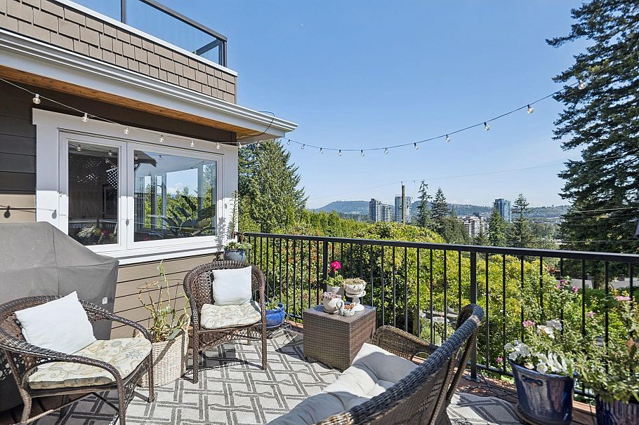 1225 Adderley Street North Vancouver, BC - 11