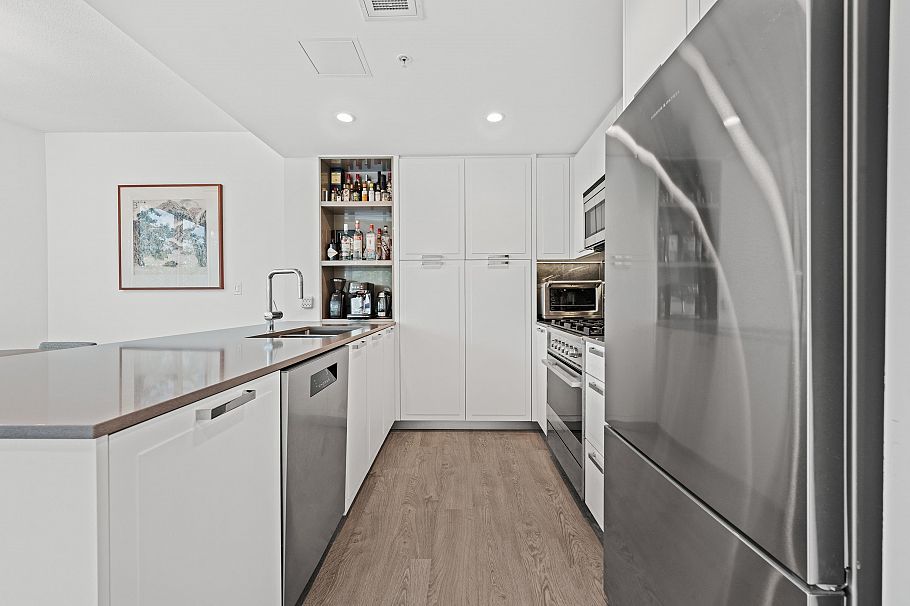 807 1401 Hunter Street North Vancouver, BC - 9