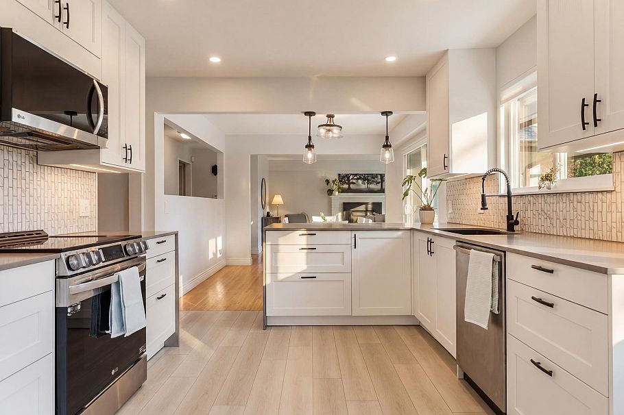 1438 Mcnair Drive North Vancouver, BC - 11
