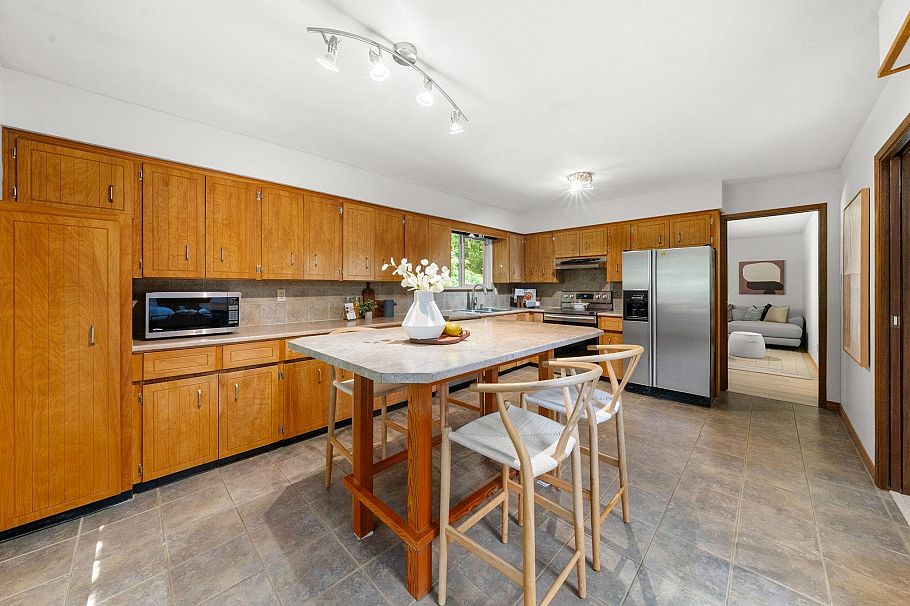 2297 Bowser Avenue North Vancouver, BC - 9