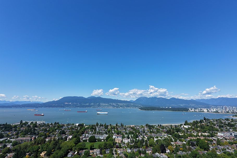 3770 W 13th Avenue Vancouver, BC - 1