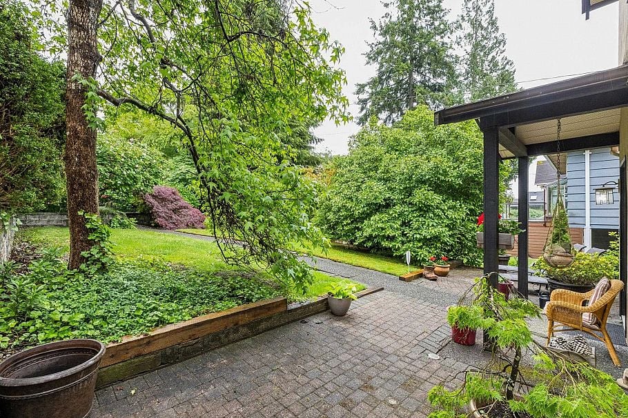 3491 St. Georges Avenue North Vancouver, BC - 36
