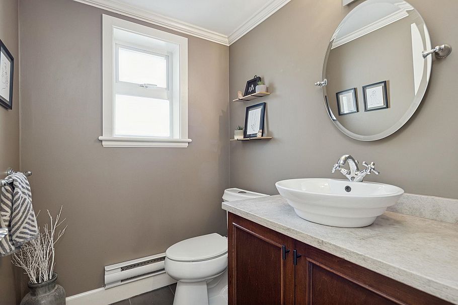 1225 Adderley Street North Vancouver, BC - 21