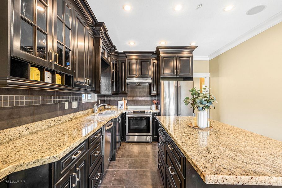 295 W 63rd Avenue Vancouver, BC - 8
