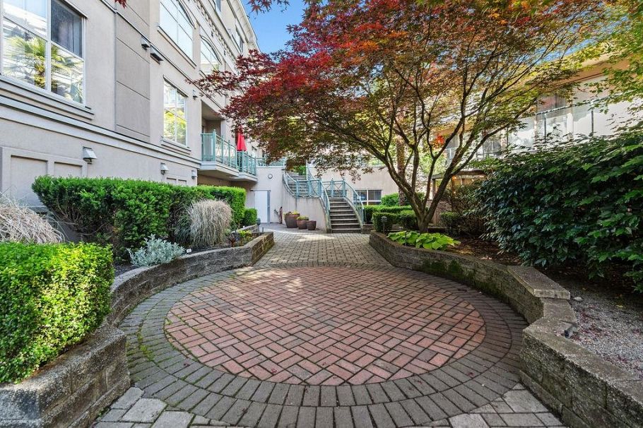 C2 332 Lonsdale Avenue North Vancouver, BC - 28