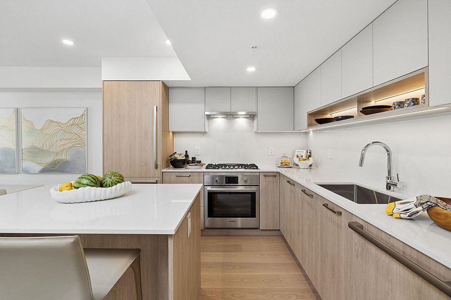 222 578 W 24 Avenue Vancouver, BC - 2