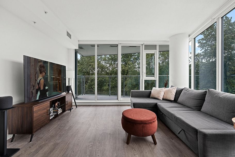 807 1401 Hunter Street North Vancouver, BC - 24