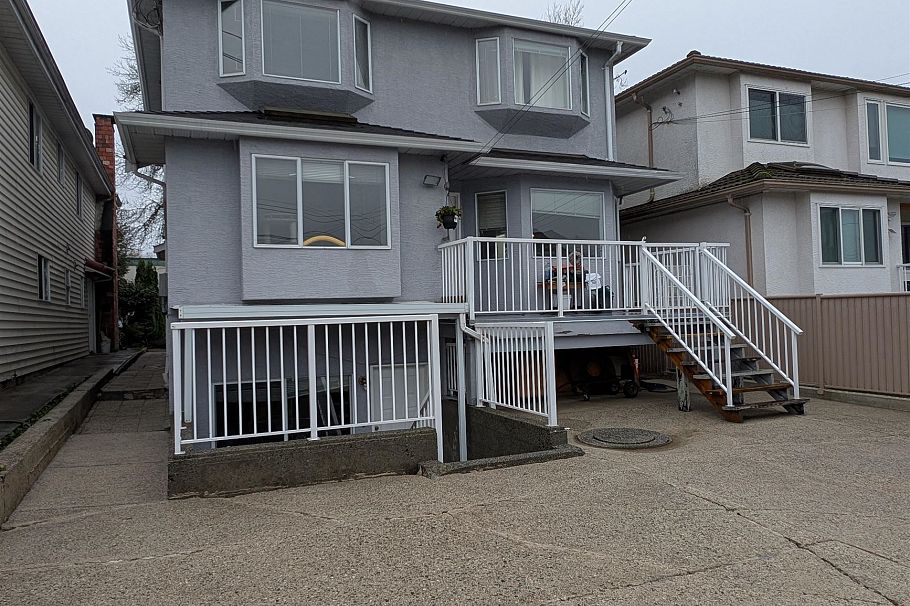 2935 E 17th Avenue Vancouver, BC - 33