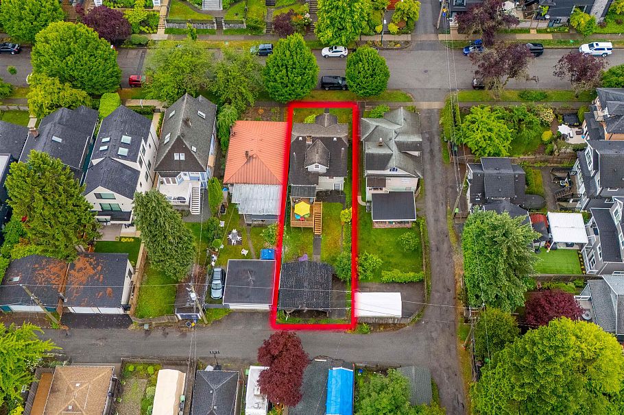 423 E 37th Avenue Vancouver, BC - 1