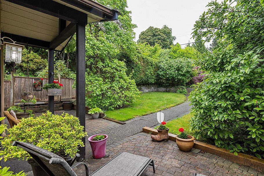 3491 St. Georges Avenue North Vancouver, BC - 35