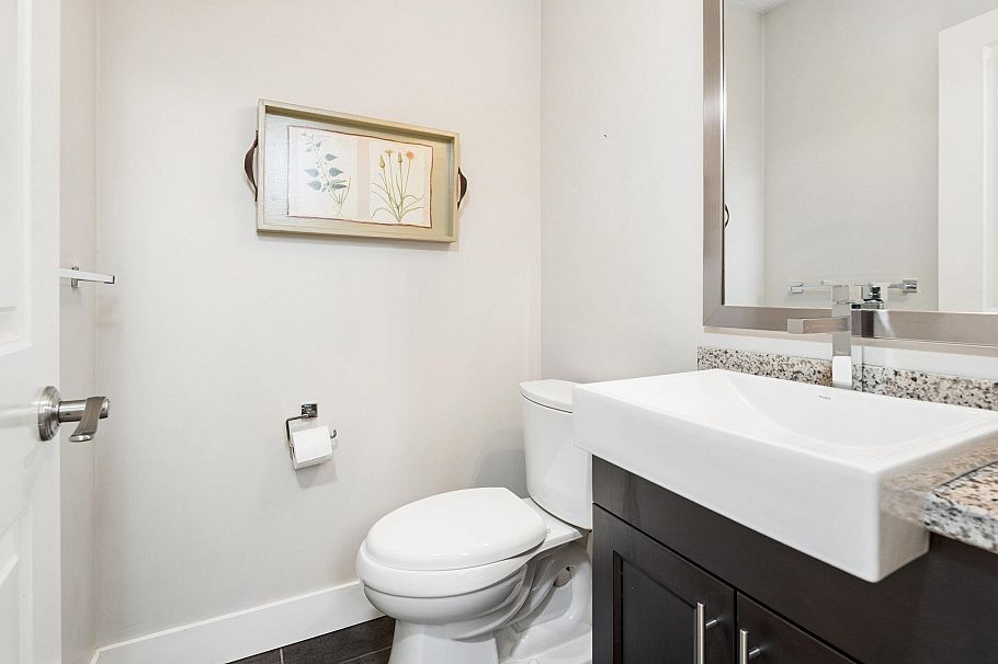 2 3025 Baird Road North Vancouver, BC - 15