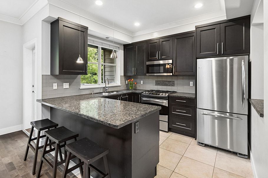 2 3025 Baird Road North Vancouver, BC - 7