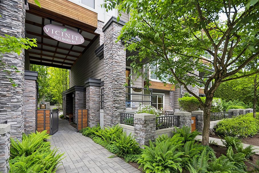2 3025 Baird Road North Vancouver, BC - 30