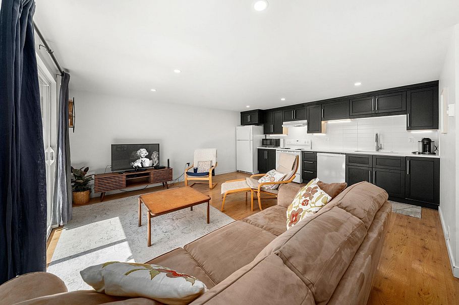 803 Calverhall Street North Vancouver, BC - 21