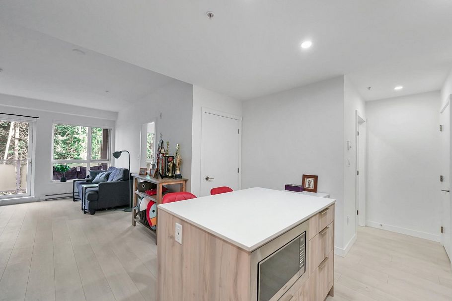 409 3596 Malsum Drive North Vancouver, BC - 3