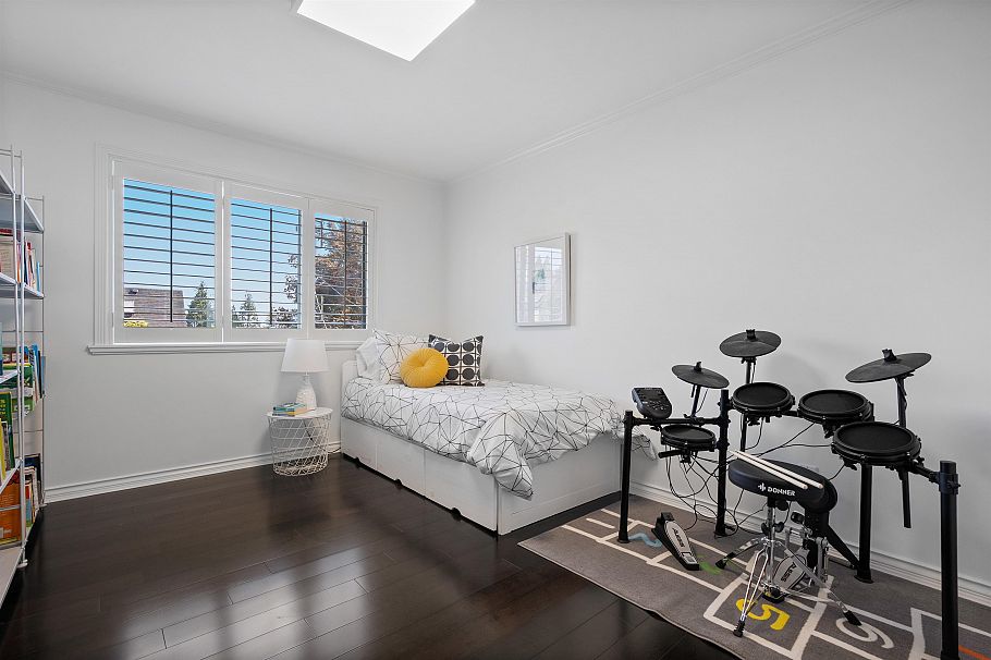 917 Wavertree Road North Vancouver, BC - 32