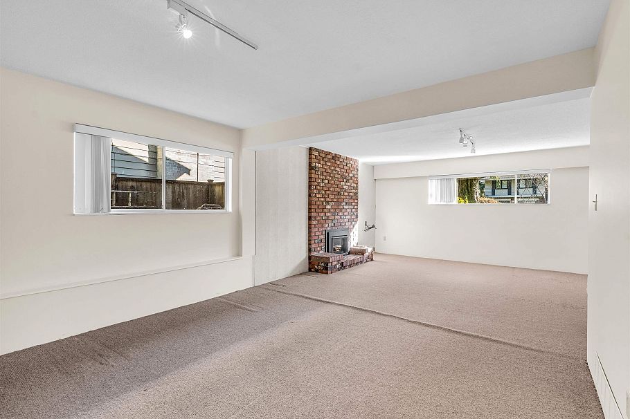1110 Lodge Road North Vancouver, BC - 29