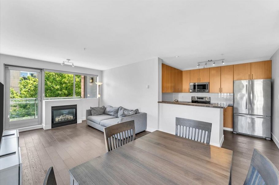 302 2680 Arbutus Street Vancouver, BC - 2