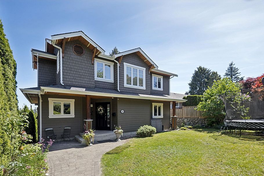 1225 Adderley Street North Vancouver, BC - 1