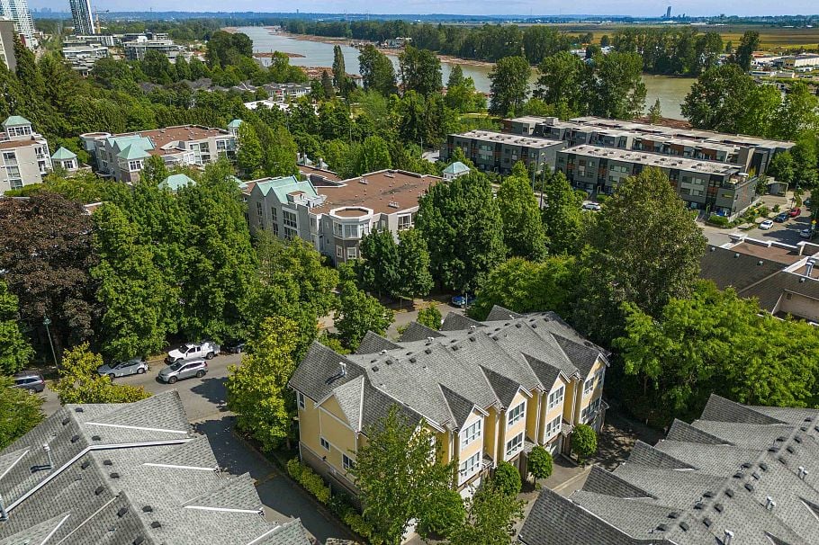 8431 Jellicoe Street Vancouver, BC - 36