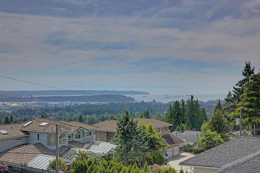 3821 Lonsdale Avenue North Vancouver, BC - 12