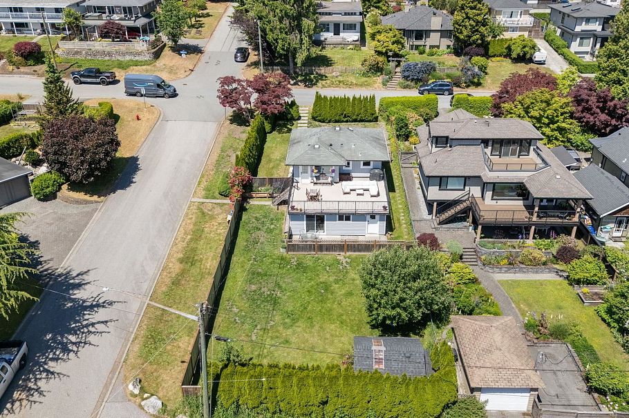 803 Calverhall Street North Vancouver, BC - 33